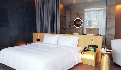 Luxury Suite, Lake View