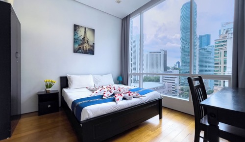 Premier Apartment, City View