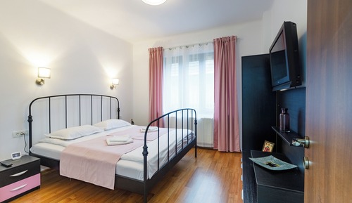 Dante Apartment
