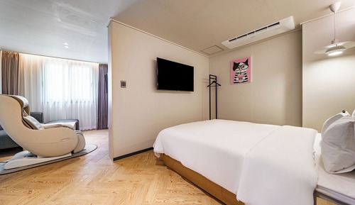 Signature Twin Room