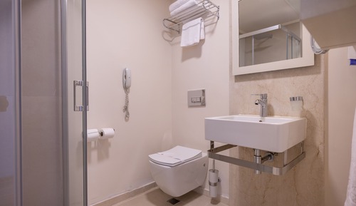 Superior Room, Land View