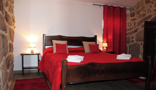 Traditional Cottage, 1 King Bed, Balcony, Mountain View