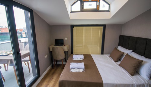 Deluxe Balcony City view suite