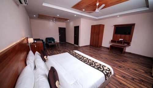 Executive Room with Balcony & Riverview
