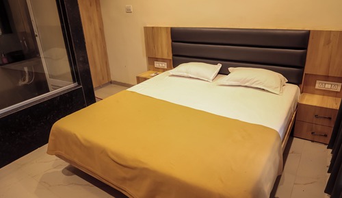 Deluxe Couple Room
