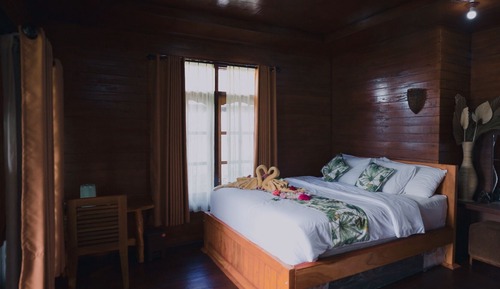 Deluxe Villa, 1 Queen Bed, Fireplace, Lake View