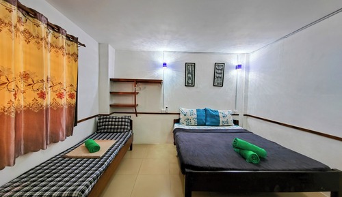 Deluxe Triple Room with Air-conditioner
