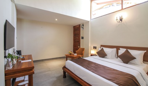 Vayu (Private Garden Cottage)