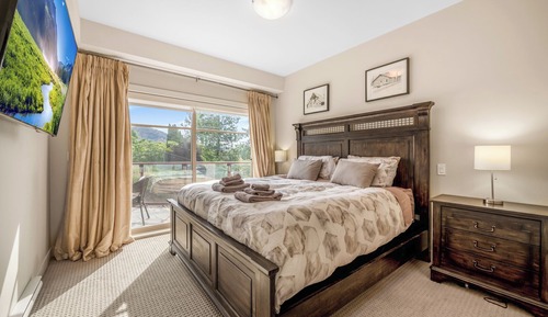 Deluxe Condo, Lake View