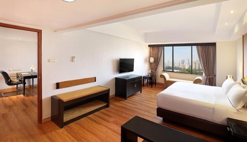 Executive Suite, City View