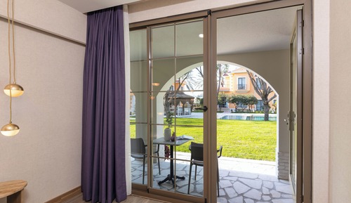 Deluxe Room, Pool View
