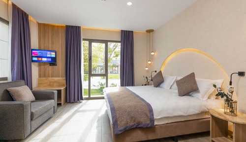 Superior Room, Pool View