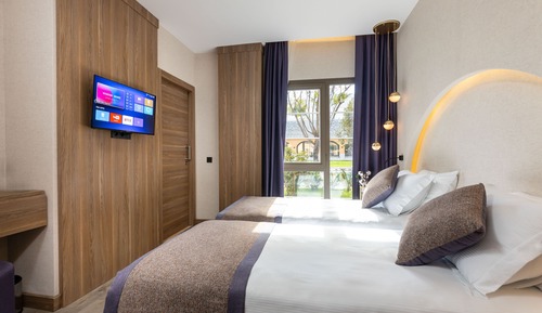 Economy Room, Pool View