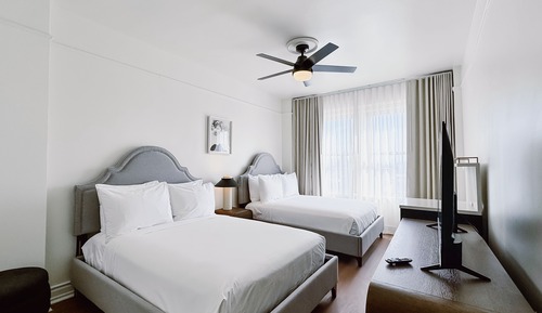 2 Double Beds