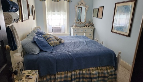 Basic Room, 1 King Bed