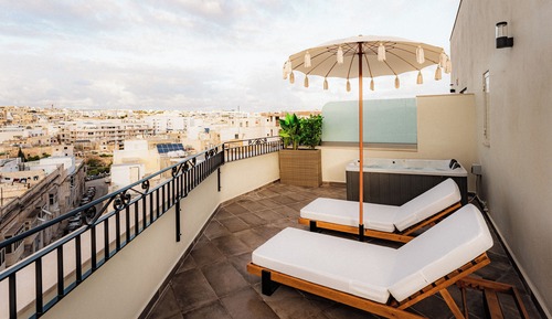 Penthouse Suite Outdoor Jacuzzi