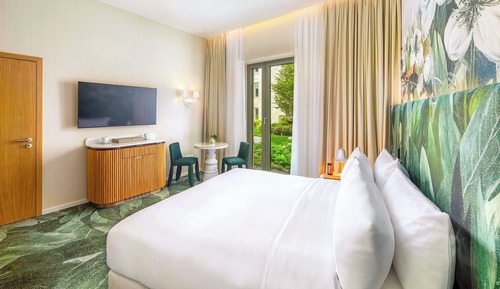 Room, 1 King Bed, Garden View (Essential, Furnished Balcony)