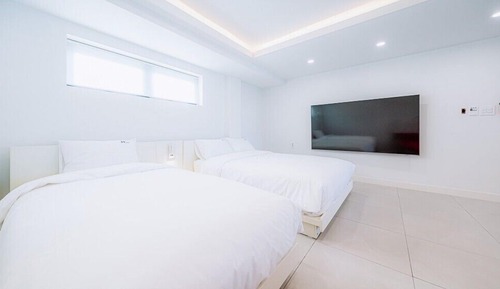 Room (M2)