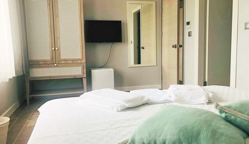 Deluxe Room, Garden View
