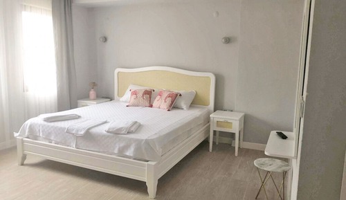 Deluxe Triple Room, Garden View