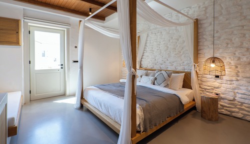 Room 102 - Deluxe Standart