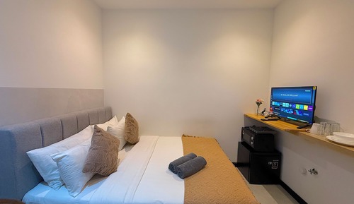 Junior Suite, 1 Queen Bed, Non Smoking, Private Bathroom