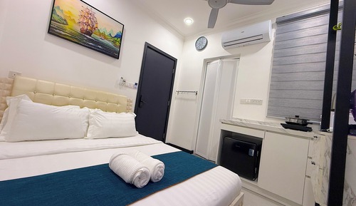 Junior Suite, 1 Queen Bed, Non Smoking, Air conditioning