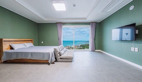 Room (1dong 302)