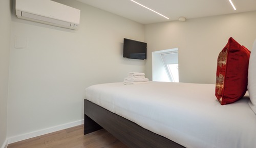 Small Top Floor One-Bedroom Apartment