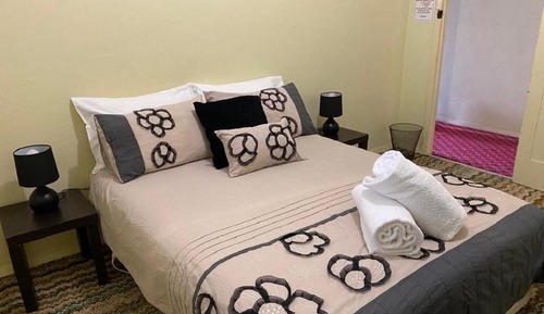 Basic Room, 1 Queen Bed