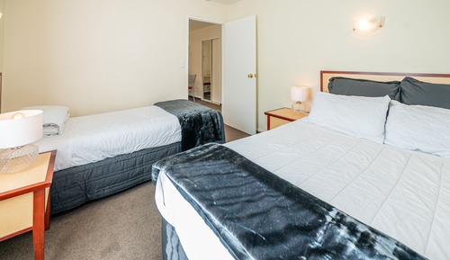 Deluxe 1 bedroom Suite-1 Queen bed & 1 single bed
