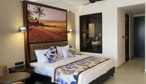 Deluxe Room, 1 King Bed, Sea View