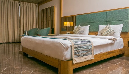 Basic Room, 1 King Bed