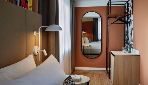 Superior Room, 1 King Bed, Corner
