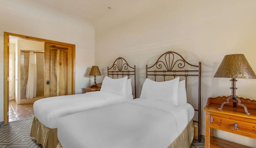 2 Bedroom 1 King 2 Twins Suite with Balcony or Patio