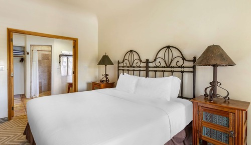 2 Bedroom 2 King Suite with Sofabed