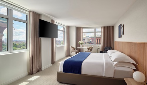 Premium Room, 1 King Bed, Corner (Skyline View)