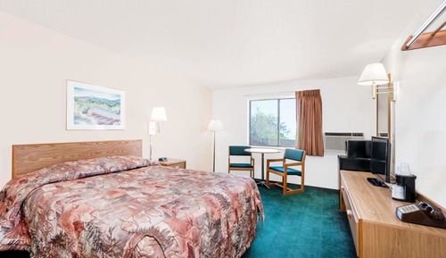 Standard Room, 1 Queen Bed