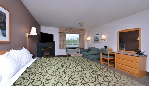 Room, 1 King Bed, Non Smoking, Jetted Tub (Deluxe)