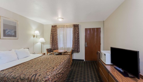 Standard Room, 1 King Bed