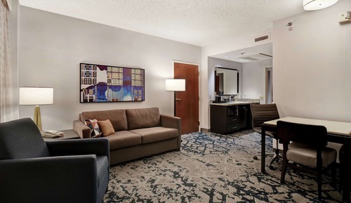 Suite, 1 King Bed, Accessible (Hearing)