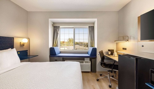 Standard Room, 1 Queen Bed