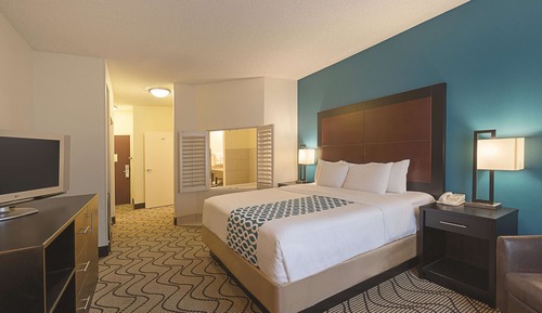 Deluxe Studio Suite, 1 King Bed, Non Smoking