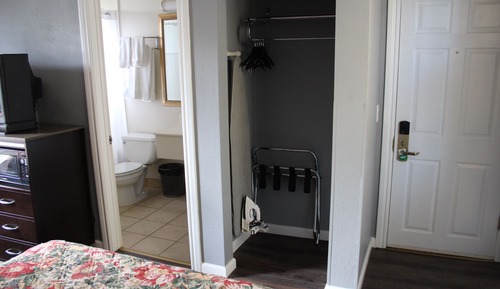 Standard Room, 1 King Bed