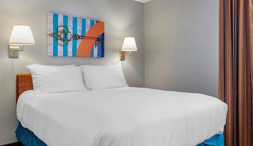 Signature Suite, 1 Queen Bed, Accessible, Non Smoking (Efficiency)