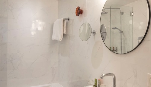 Standard Twin Room - Complimentary soft minibar,courtesy tray, Chromecast and digital press