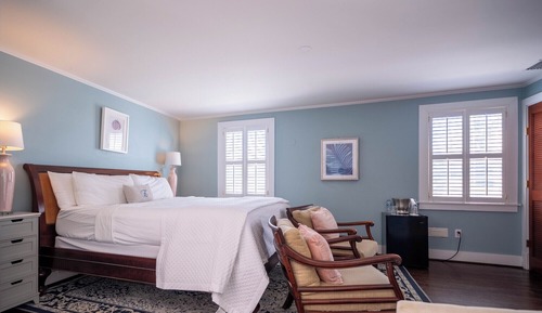 Room (​Hibiscus)