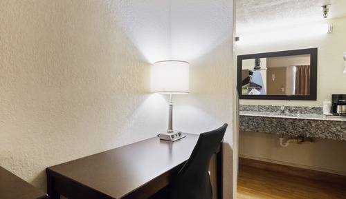 Deluxe Room, 1 Queen Bed, Accessible, Non Smoking