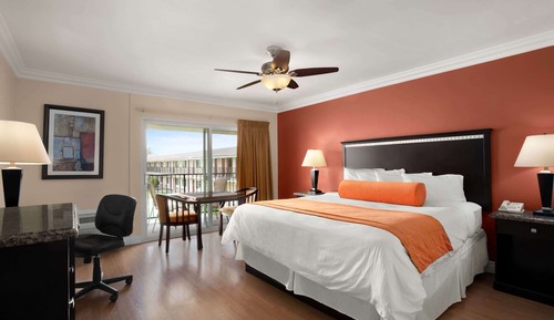 Standard Room, 1 King Bed