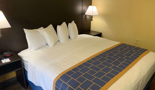 Room, 1 King Bed, Non Smoking